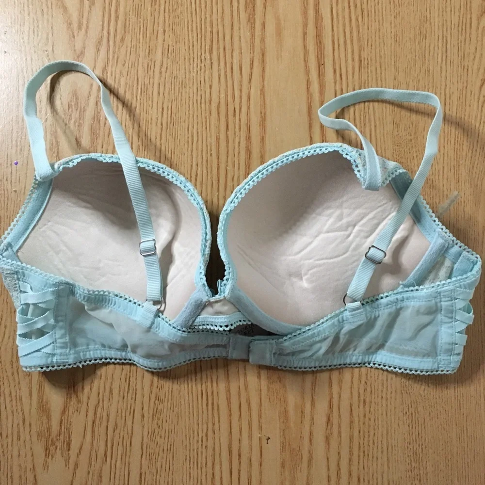 Womens Victoria’s Secret Lacey Padded Push Up Underwired Bra Light Blue Size 36B